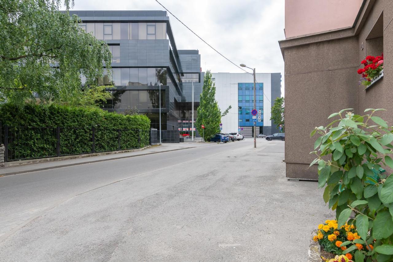 Cozy Stylish Studio Apartment With Free Parking By Centralapartments Talin Exterior foto